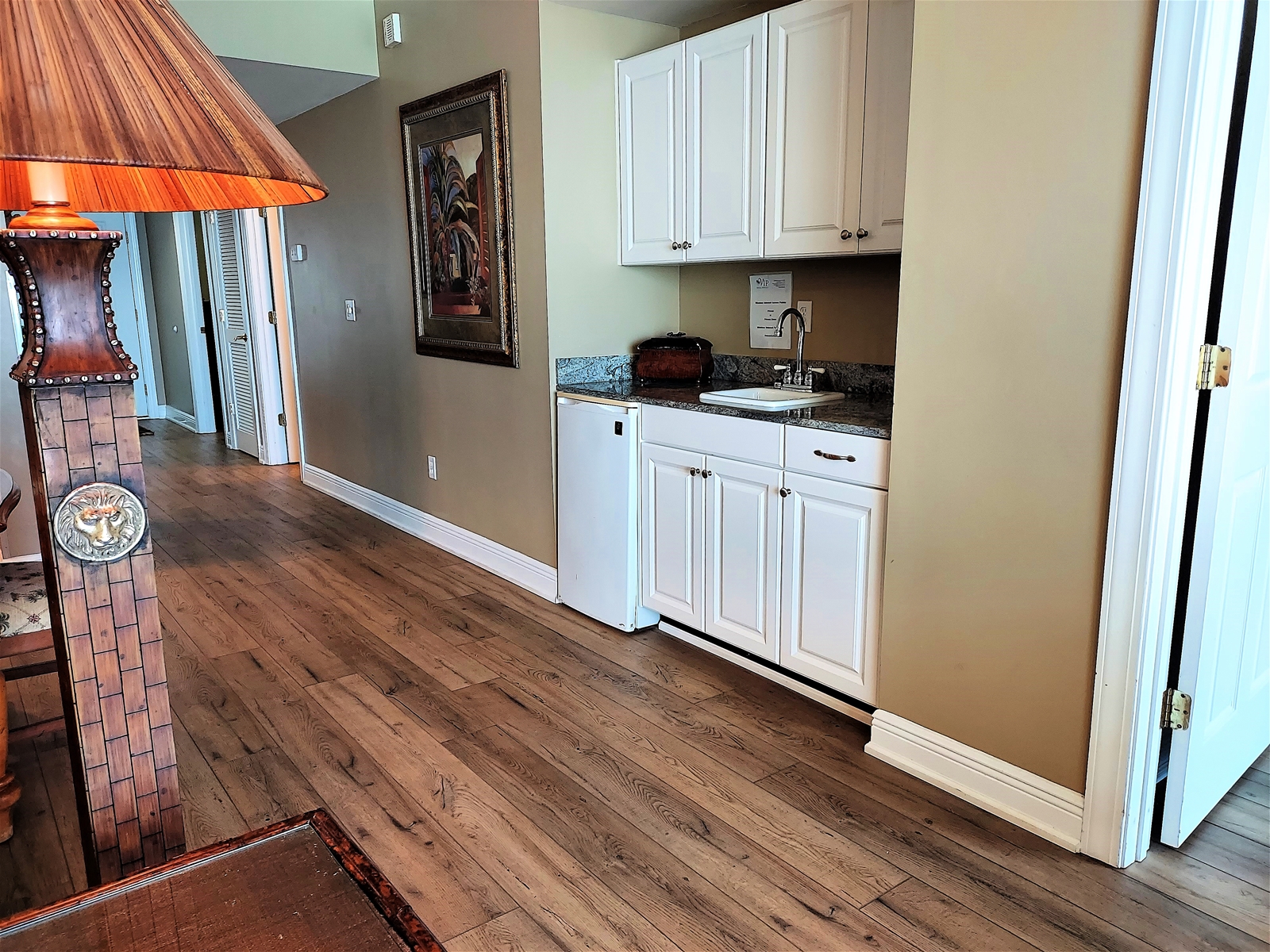 Wet Bar with Minifridge
