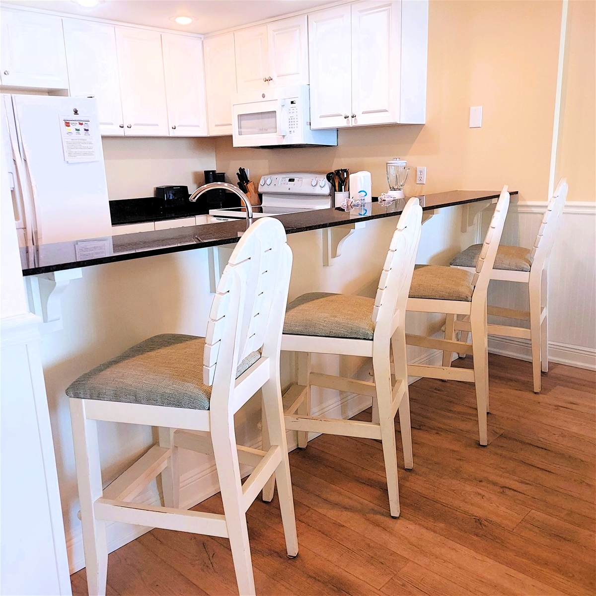 Bar with Seating for 4