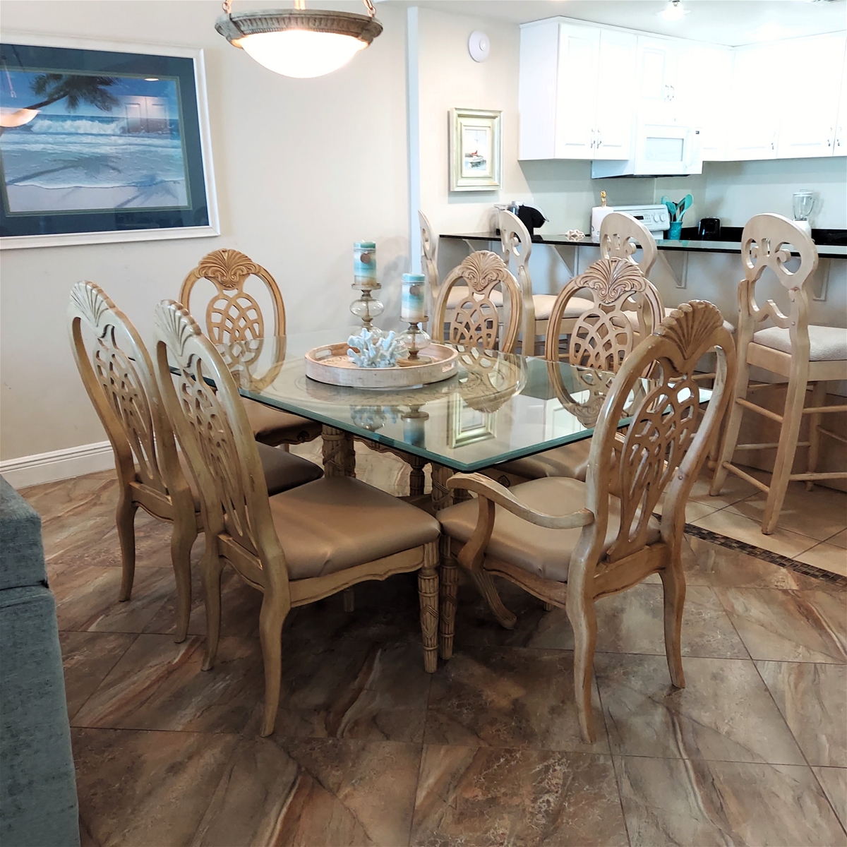 Dining Room/Bar Area