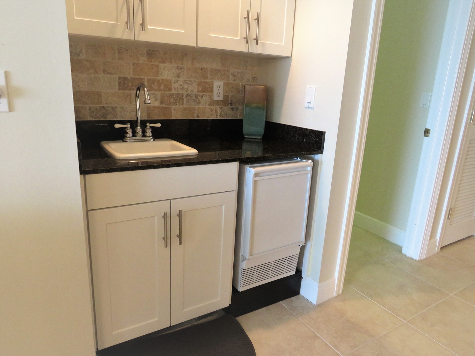Wet Bar with Ice Maker