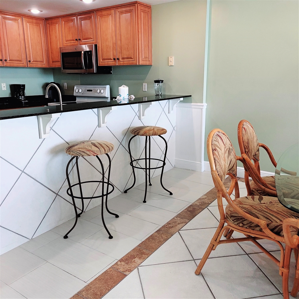 Bar with Seating For 2