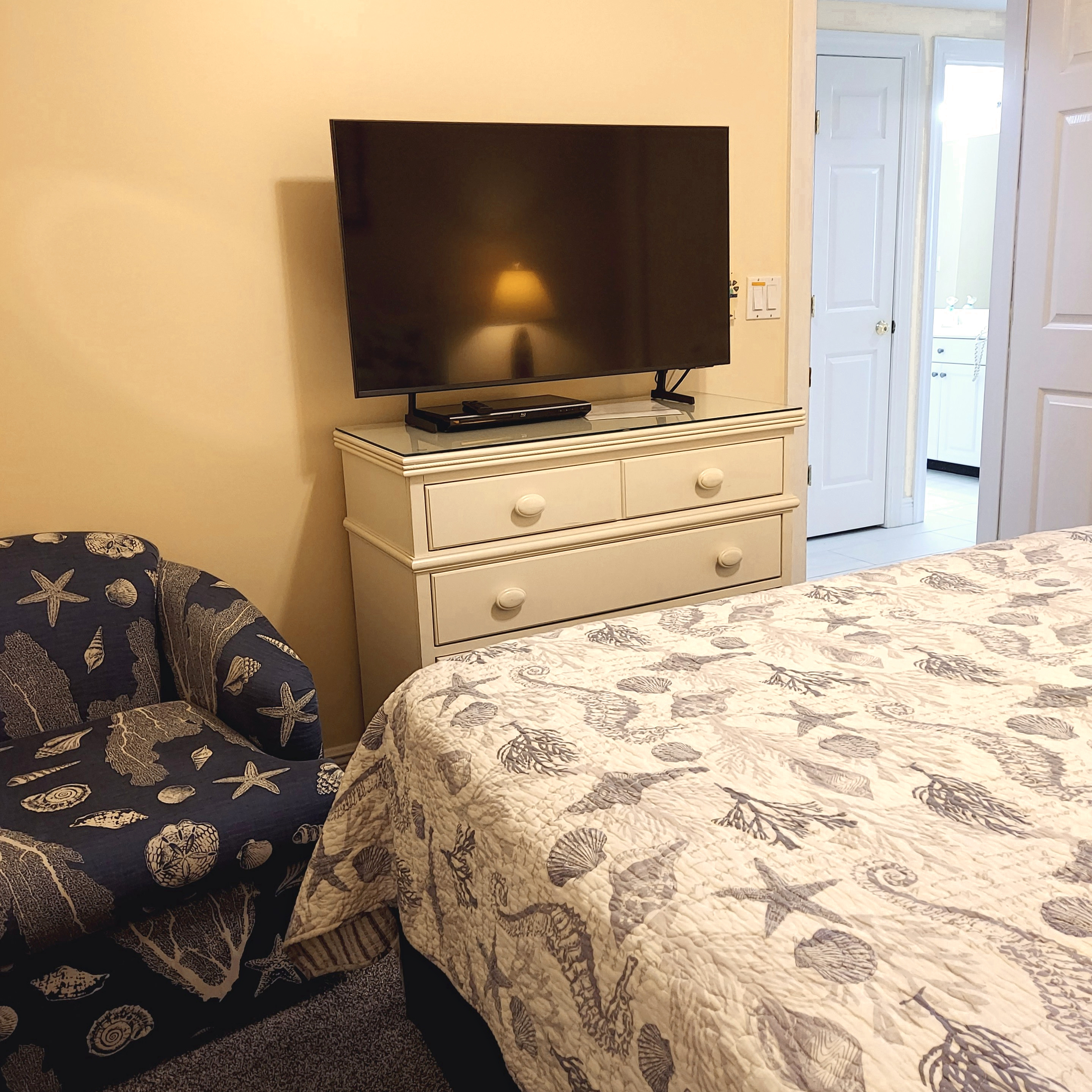 Guest Queen Bedroom