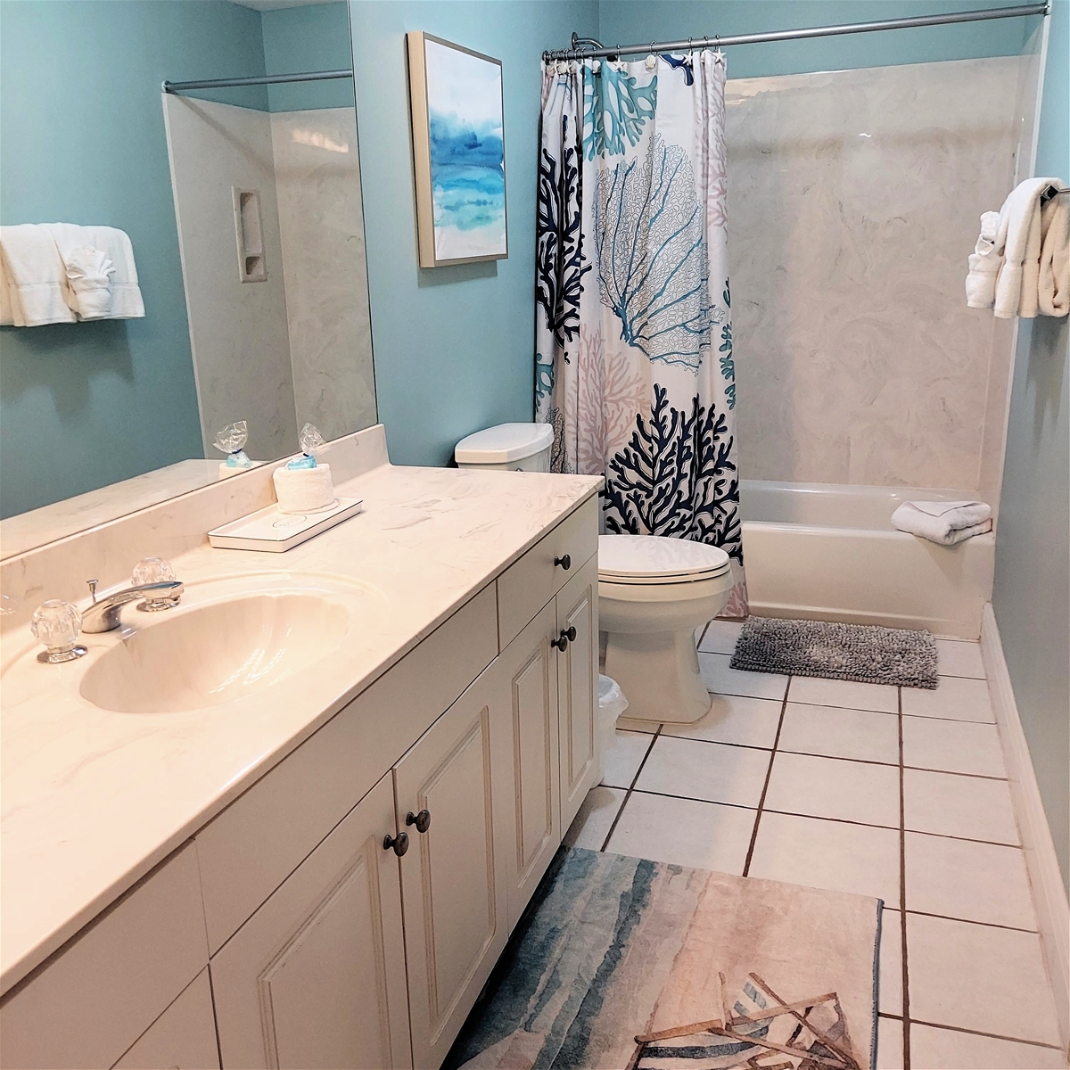 Hall Bath with Queen Bedroom Entrance