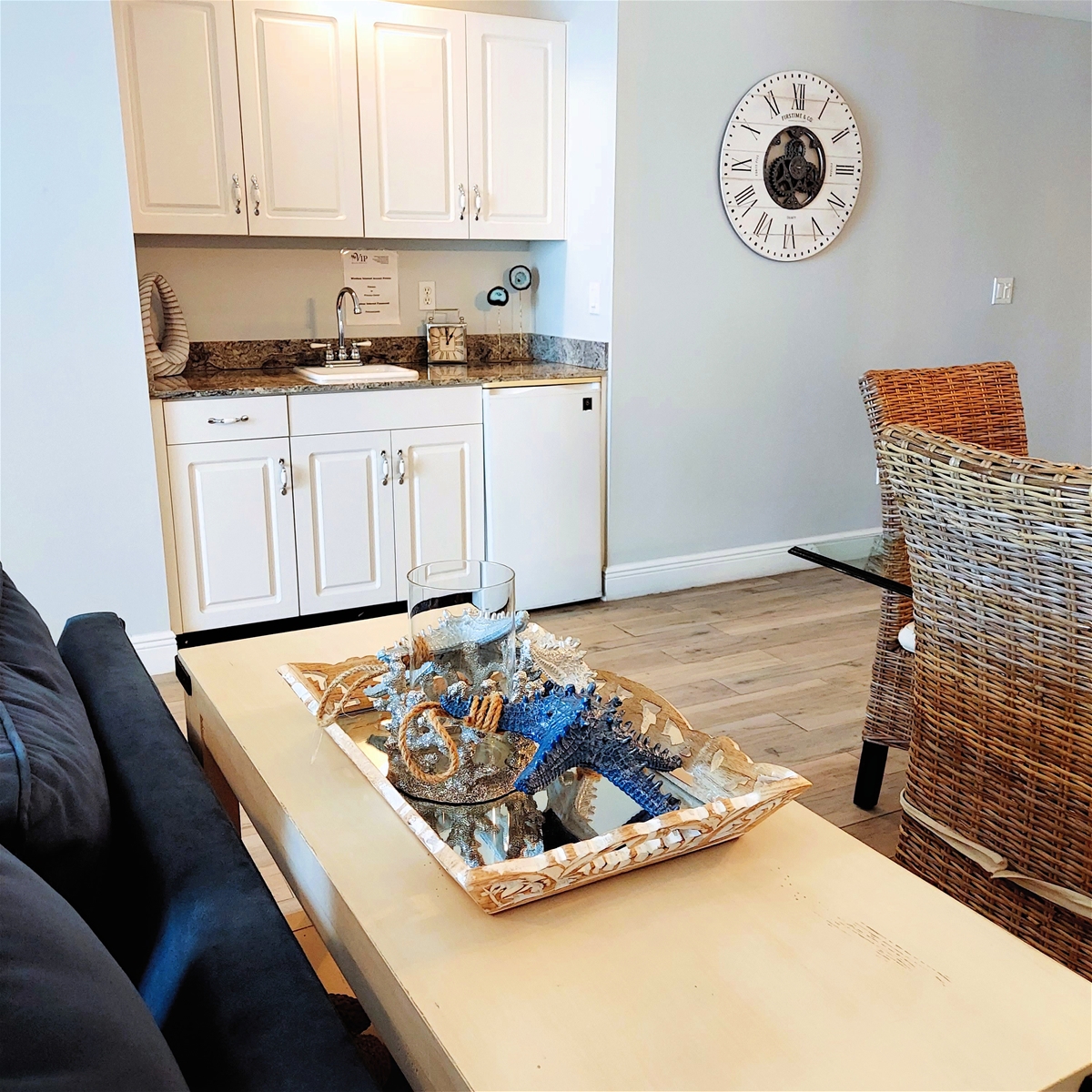 Wet Bar with Minifridge