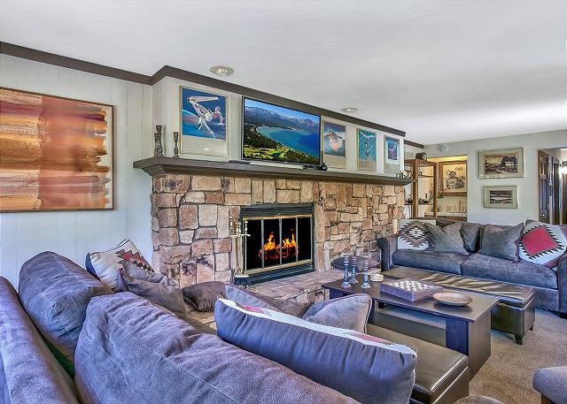 Welcome to our Warm Squaw Valley 1BR Condo 5 Min to Ski Resort!