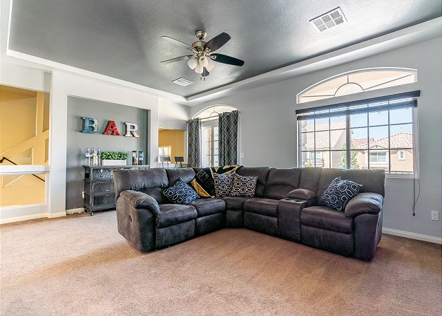 4BR Home with Parking, Close to Everything in Vegas!