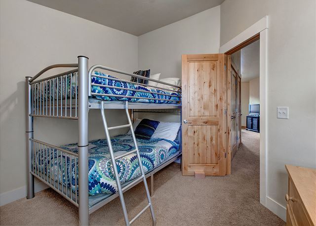 Upstairs Guest Bedroom - Full-over-Full bunk bed, shared bathroom