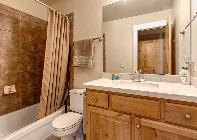 Upstairs Shared Bathroom with Tub/Shower Combo