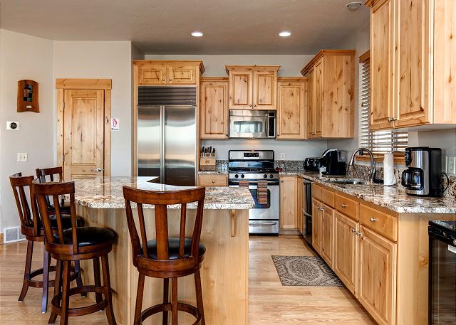 Fully Equipped Kitchen with High-end Stainless Appliances and Bar Seating for 4