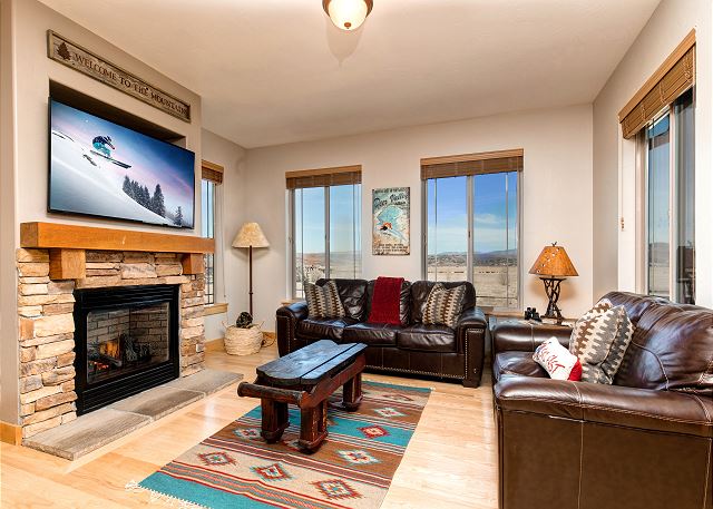 Large Living/Kitchen/Dining Area with Gas Fireplace, TV, Deck, BBQ and Views!