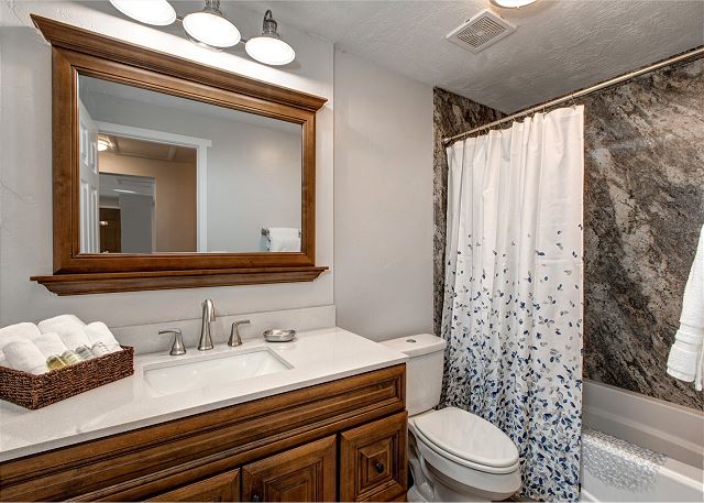 Shared Bathroom 1 with Tub/Shower Combo
