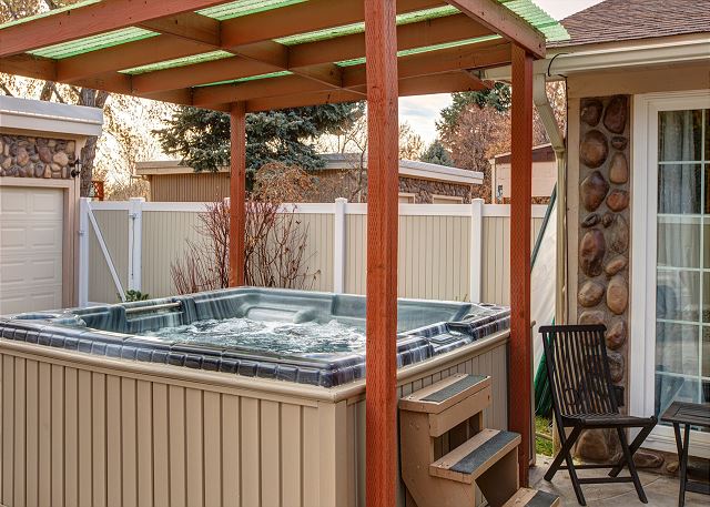 Private Back Yard with BBQ and Hot Tub
