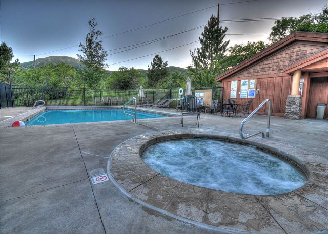 Fox Bay Clubhouse Hot Tub (open all year)