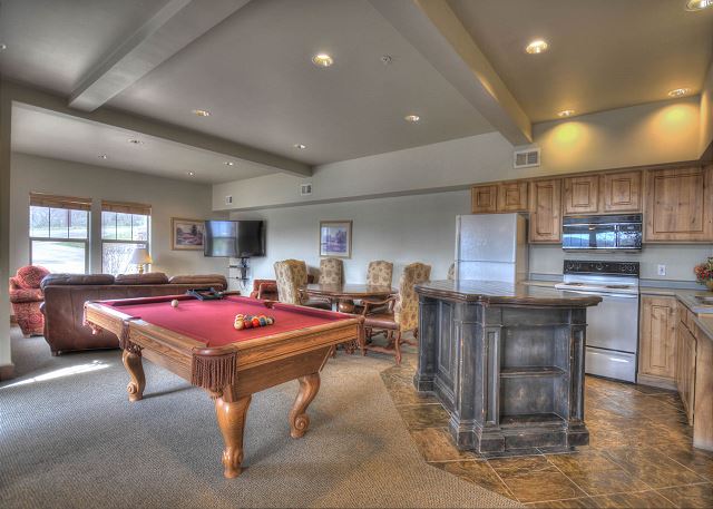 Fox Bay Clubhouse Pool and Ping Pong Table 