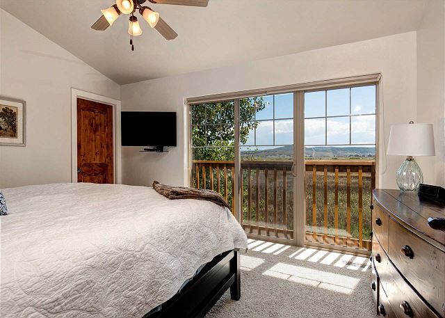 Master Bedroom -King Bed w/TV and En Suite Bathroom - Wake up to Gorgeous Mountain Views.