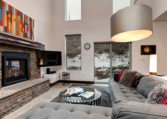 Main Living Room with Gas Fireplace, Large Sectional Sofa, TV and Private Hillside to Back of Home.