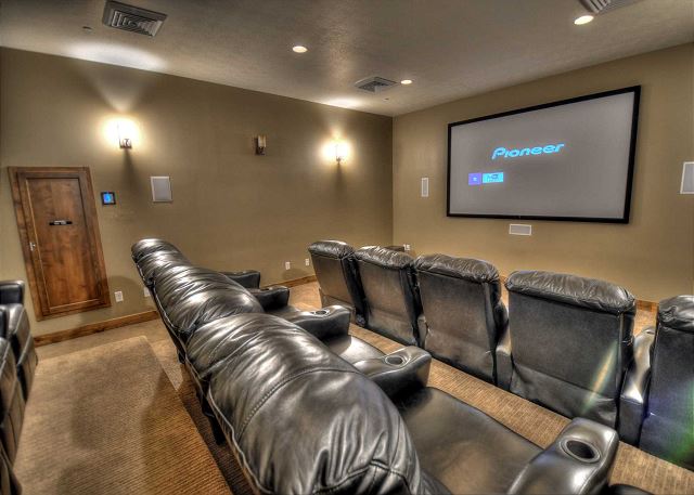 Retreat at Jordanelle Clubhouse Theater Room - Watch TV or bring a DVD (NOT IN HOME!)
