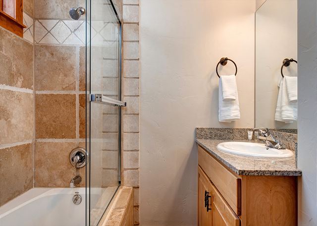 King Master En Suite Bathroom with Tub/Shower Combo