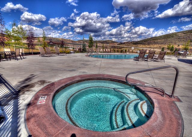 Retreat at Jordanelle Clubhouse Hot Tub (all year)