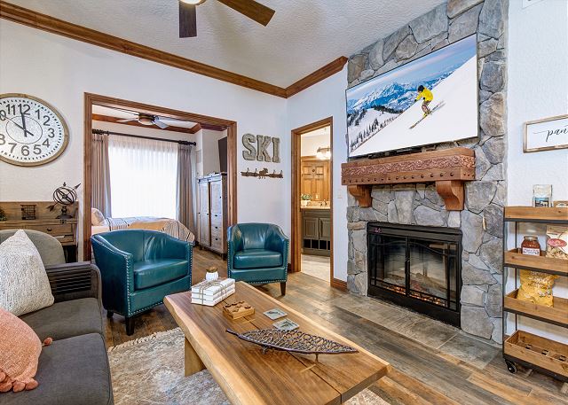 Westgate Resort Park City 3716
1BR, King Bed, Sleeper Sofa, Fireplace, Samsung 4K HD Smart TVs, Full Kitchen, Dining Bench (converst to Twin sleeper) Full Bathroom, Washer/Dryer (in-home). 