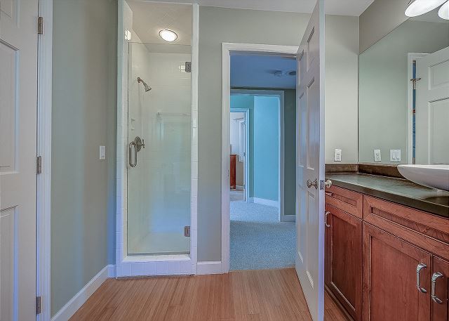 2nd Floor Guest Suite Full Bathroom