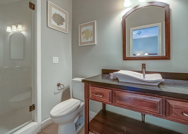 1st Floor Guest Suite Full Bathroom
