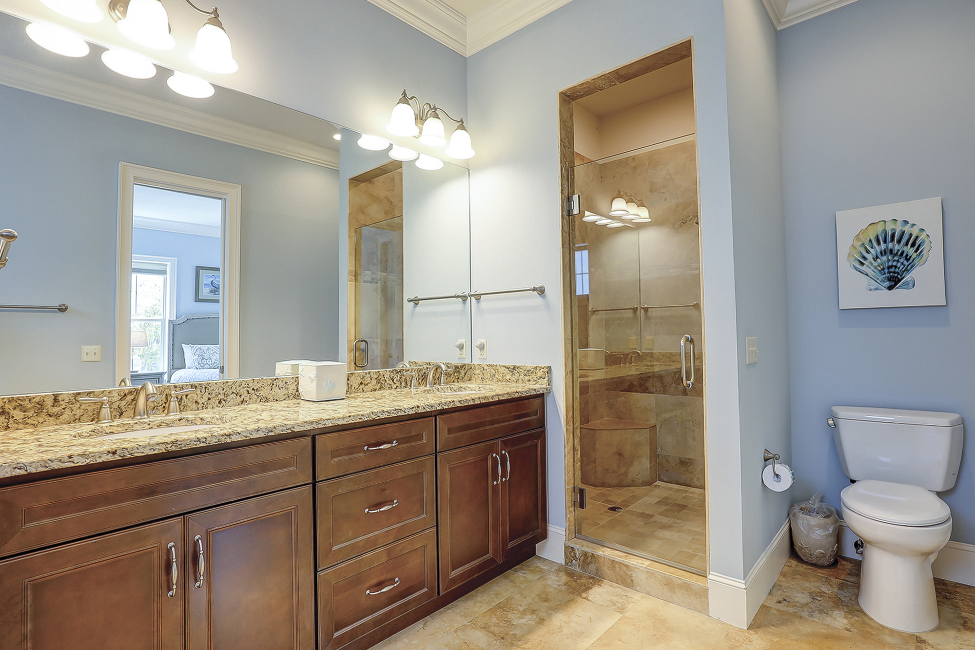 King Suite Full Bathroom