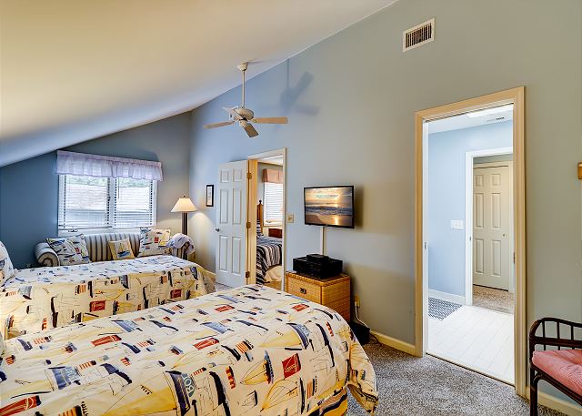 2nd Floor Guest Bedroom - 2 Twins