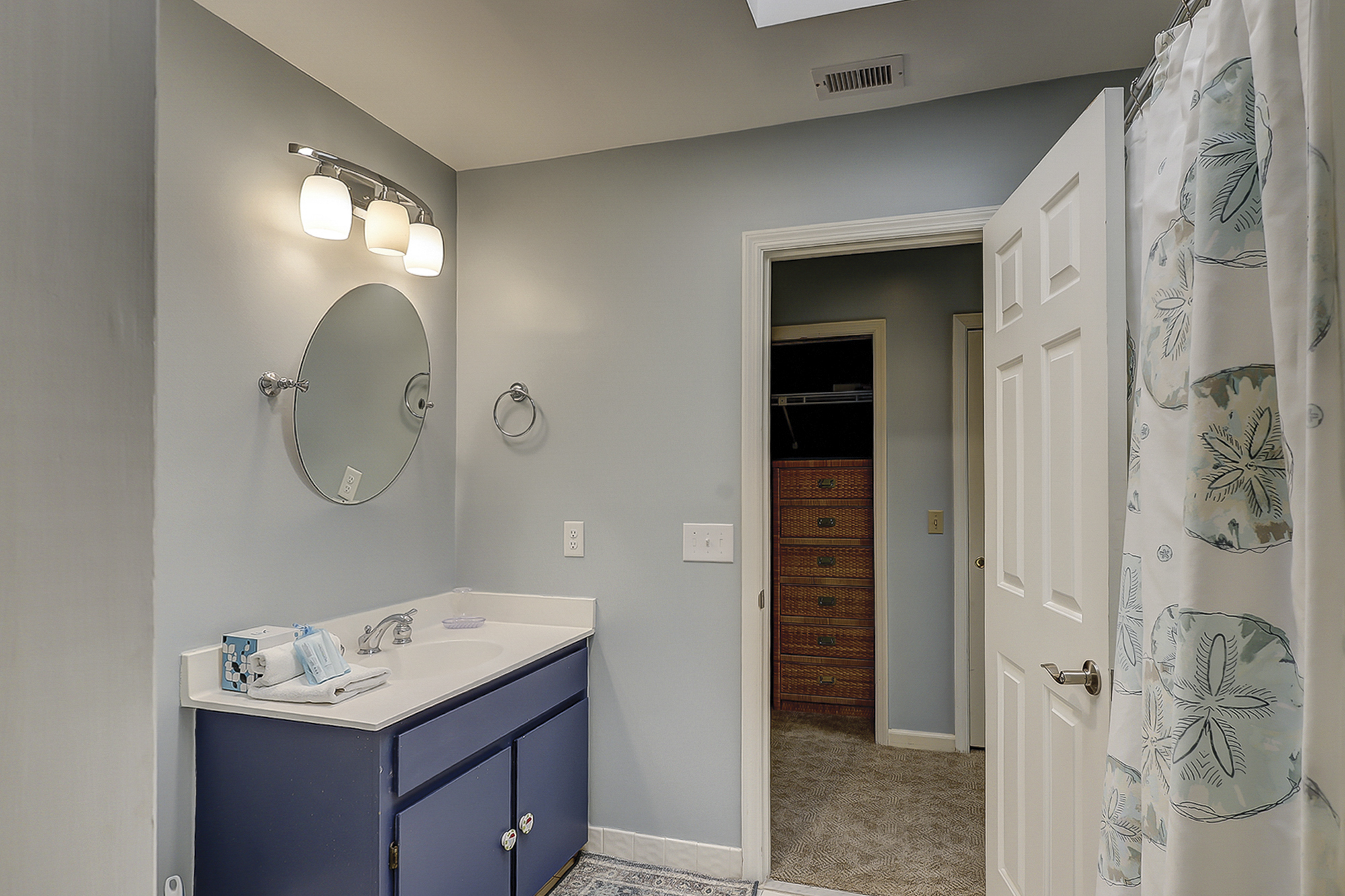 Shared Guest Bathroom