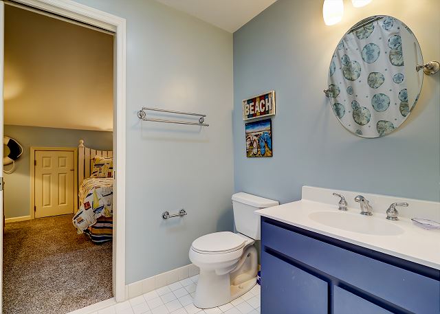 2nd Floor Jack & Jill Full Bathroom