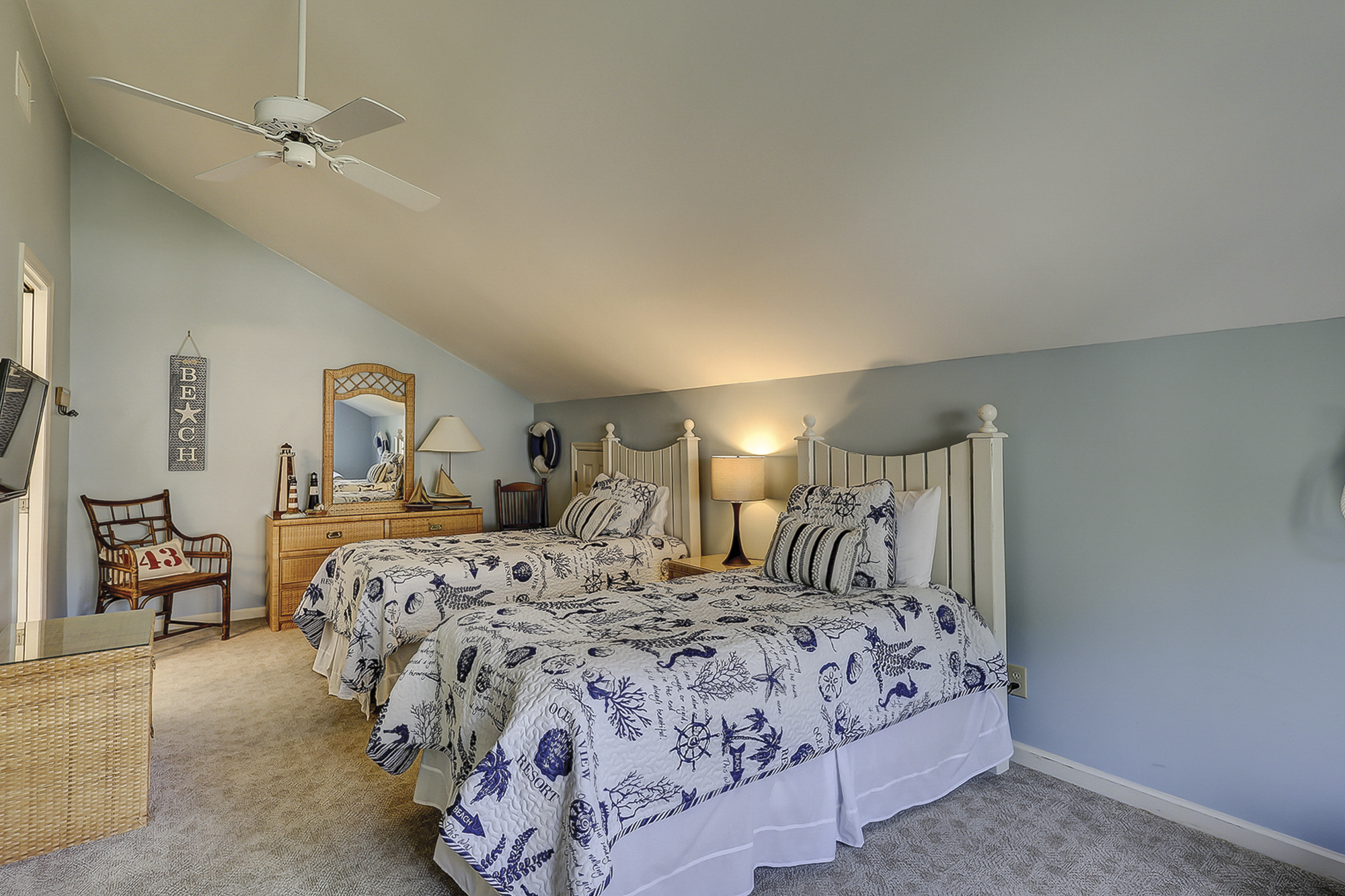 Twin Bedroom With Sleeper Sofa