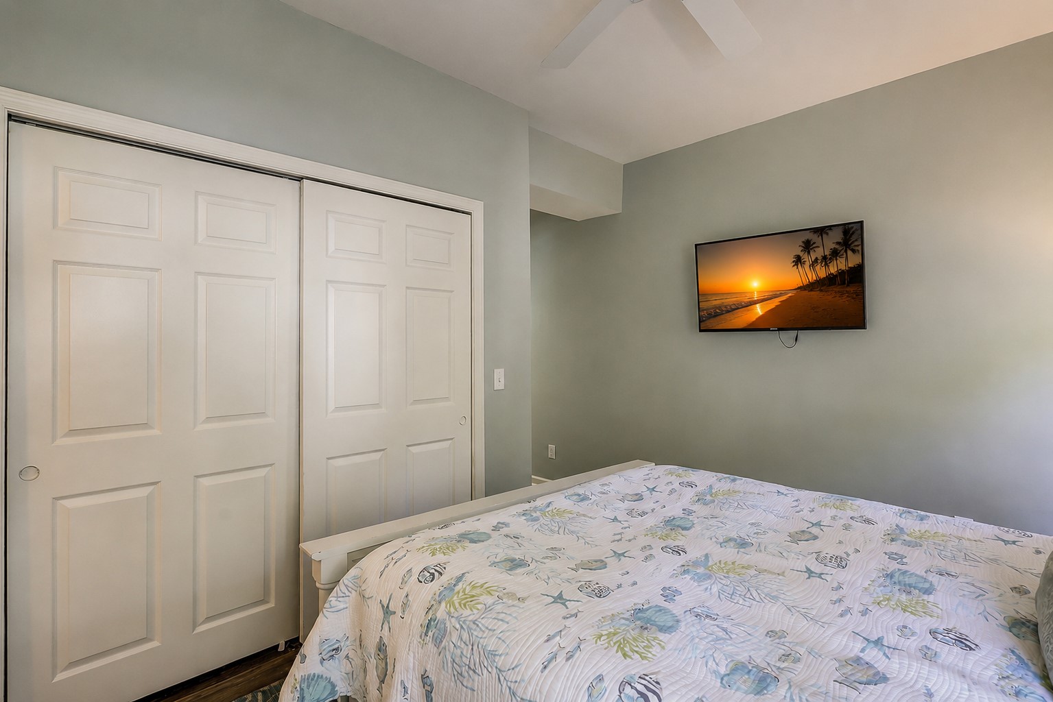 Queen Bedroom