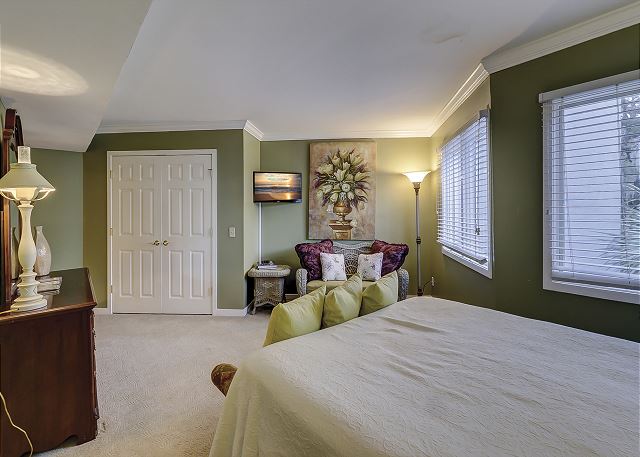 2nd Floor Queen Suite