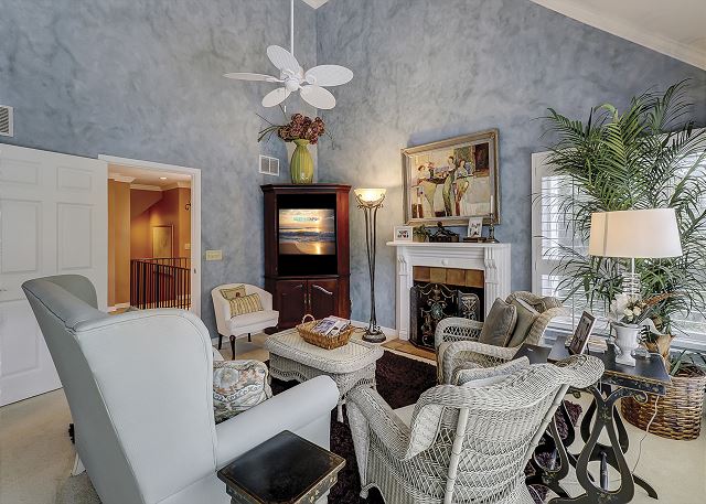 King Master Suite Sitting Area