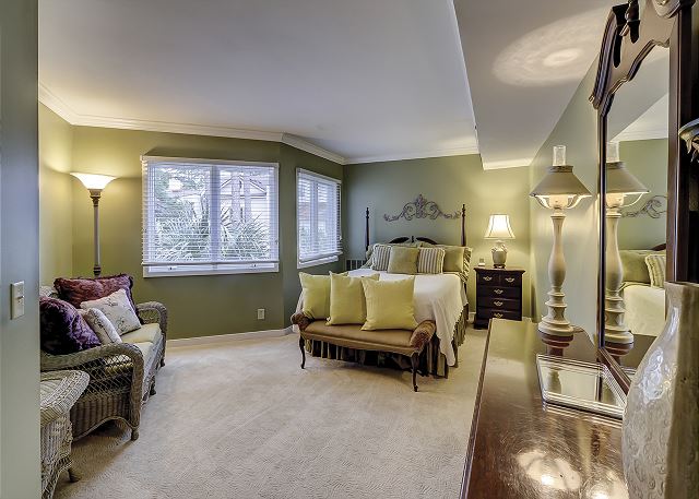 2nd Floor Queen Suite