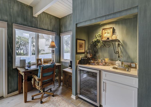 Living Area Wet Bar