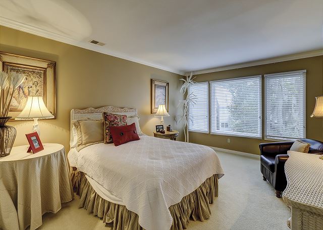 2nd Floor Queen Suite