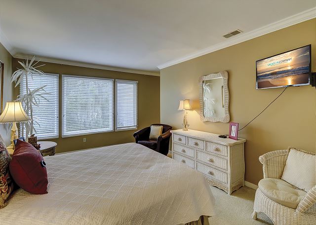 2nd Floor Queen Suite