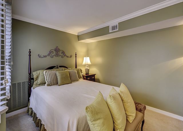 2nd Floor Queen Suite