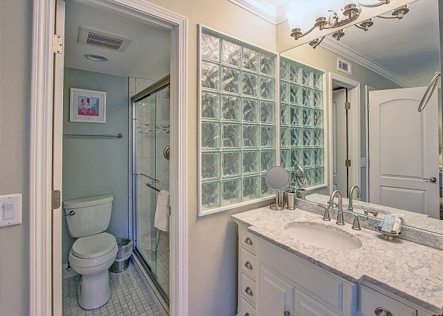 2nd Floor King Suite Full Bathroom