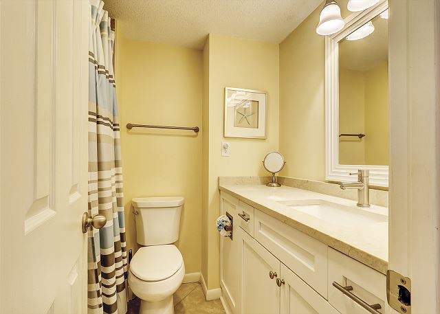 King Master Suite Full Bathroom