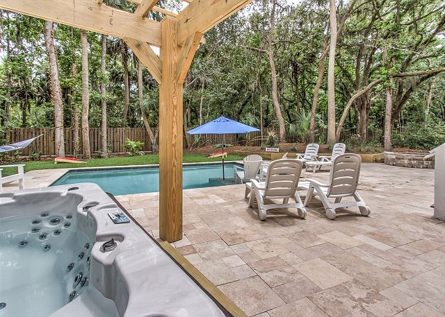 Hot Tub & Pool Area
