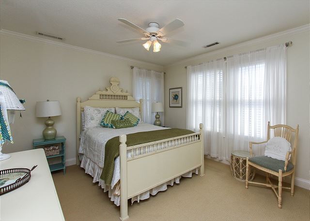 2nd Floor Queen Suite