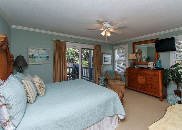 1st Floor Master King Suite