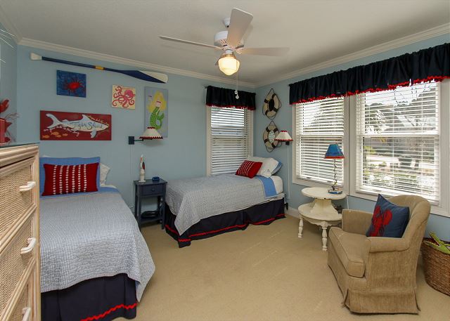 1st Floor Guest Bedroom