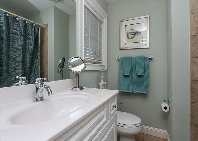 2nd Floor Master Full Bathroom