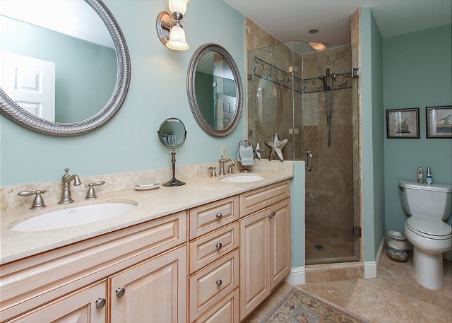 1st Floor Master Full Bathroom