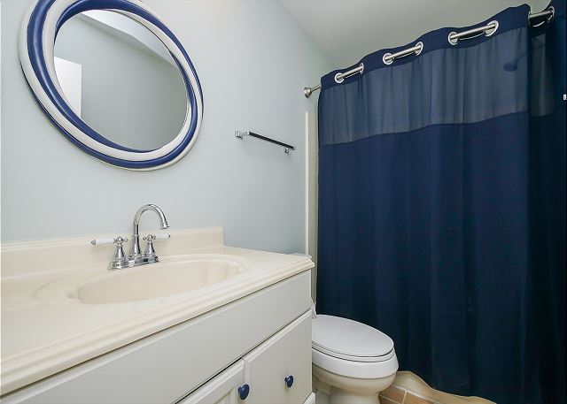 3rdf Floor Hall/Guest Full Bathroom