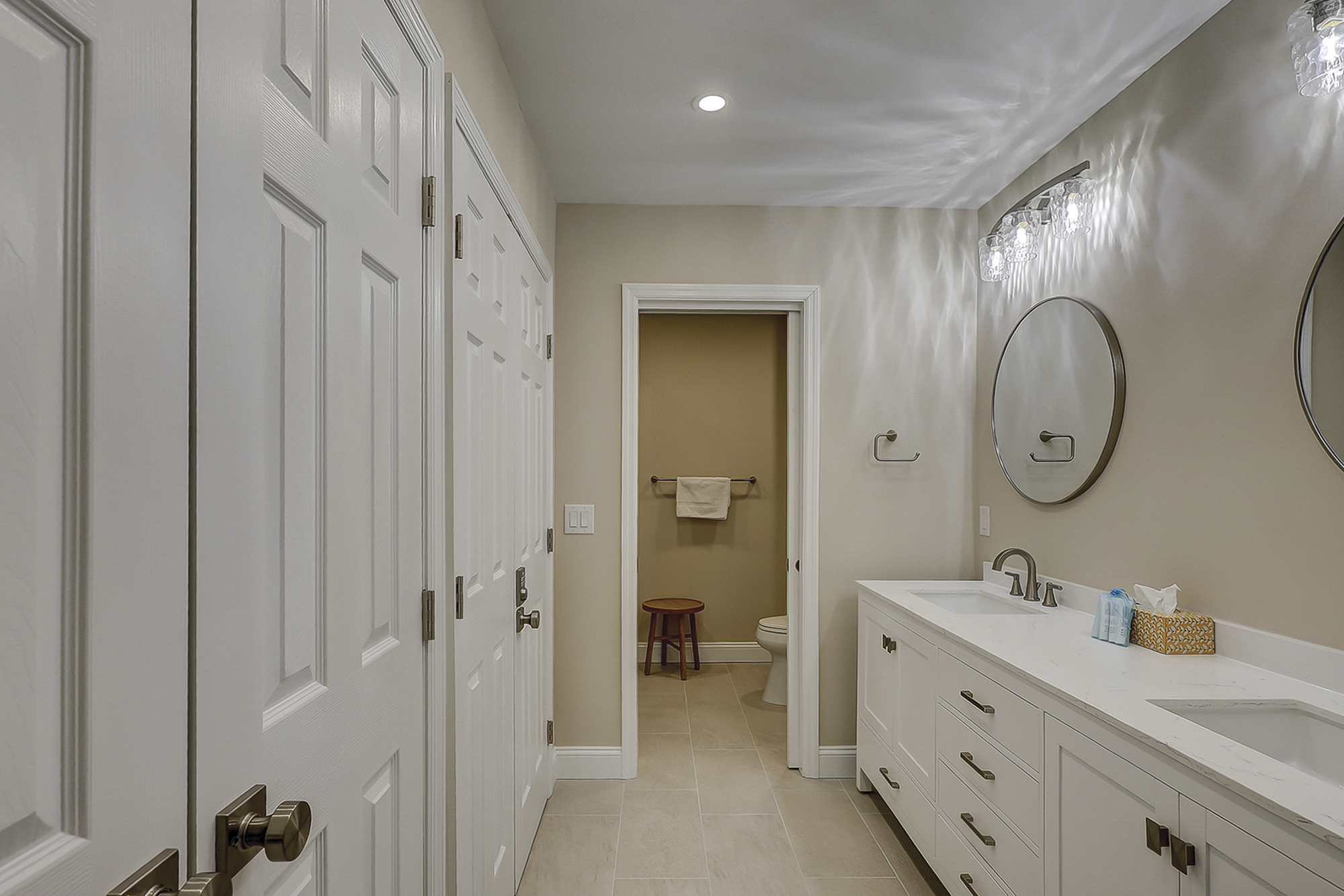 King Suite Full Bathroom