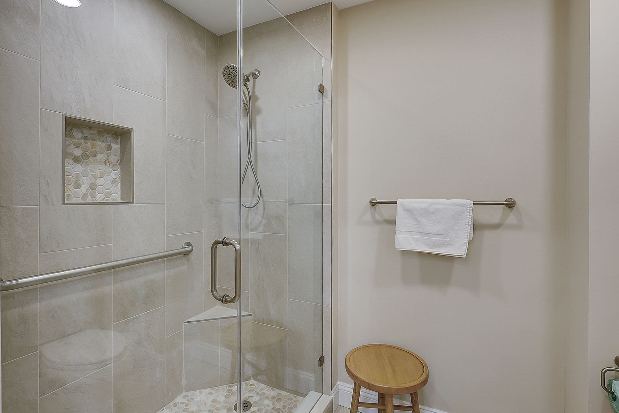 King Suite Full Bathroom